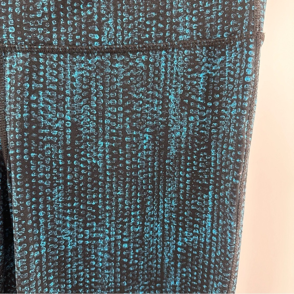 Kirkland Signature Full-Length Leggings – Size Small - Picture 2 of 5